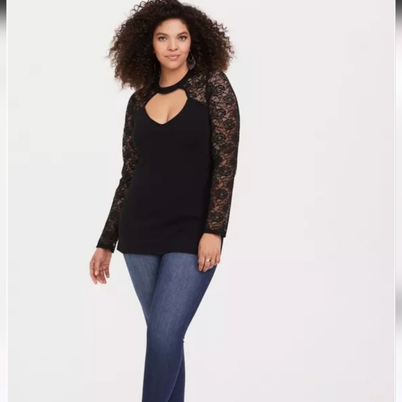🍂🍁Torrid 3x Black Lace Inset Cutout Neck Foxy Top - Picture 1 of 6